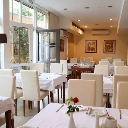 Garni Le Petit Piaf Hotel