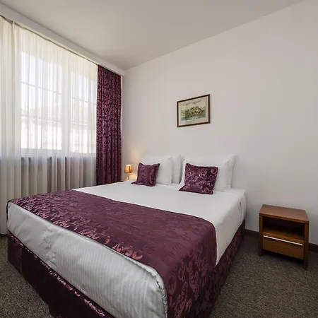 Garni Le Petit Piaf Hotel 3*