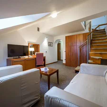 Hotel Garni Le Petit Piaf 3*