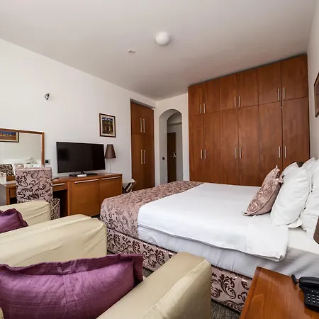 Hotel Garni Le Petit Piaf 3*