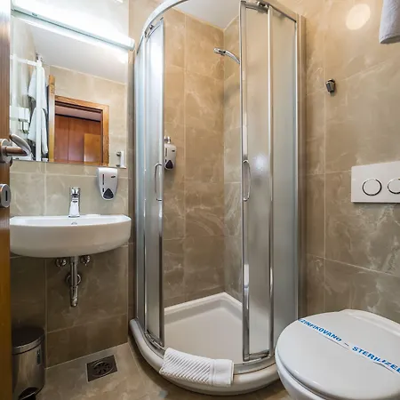 勒佩特皮亚弗加尼酒店 贝尔格莱德