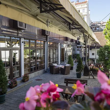 Garni Le Petit Piaf Hotel