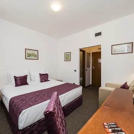 勒佩特皮亚弗加尼酒店 贝尔格莱德