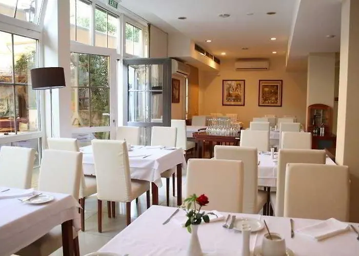 Garni Le Petit Piaf Hotel